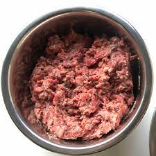 De Belangrijkste Rol van Vlees in Hondenvoer: Een Essentiële Voedingsbron voor Je Viervoeter