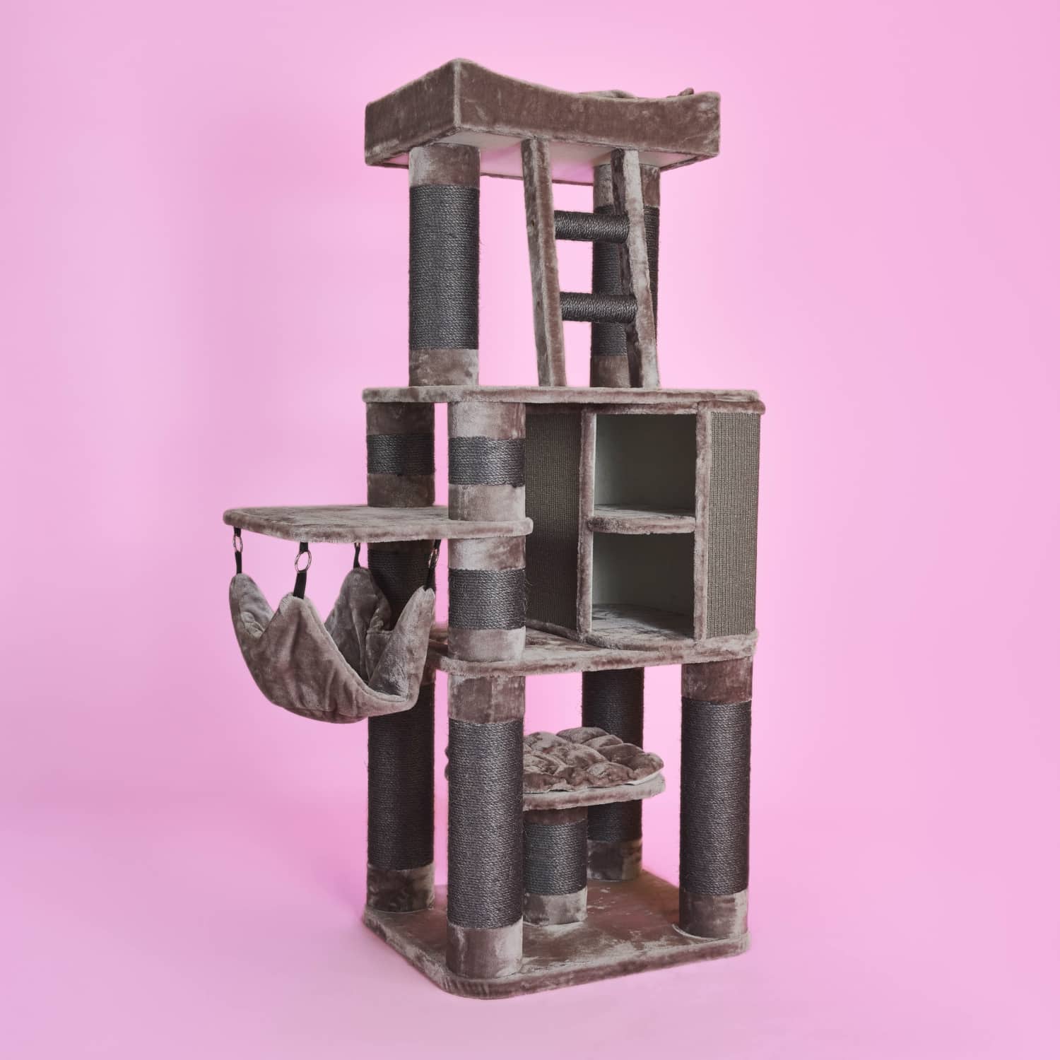 Waarom een Krabpaal onmisbaar is voor je Kat